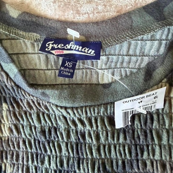 Freshman Juniors Smocked Camo Crop Top Tee XS - Picture 3 of 4